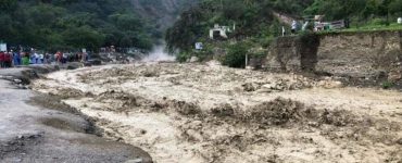 Desalojan a 500 turistas tras desbordarse el río Tolantongo en Hidalgo