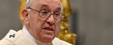 Papa Francisco descarta renunciar debido a su estado de salud